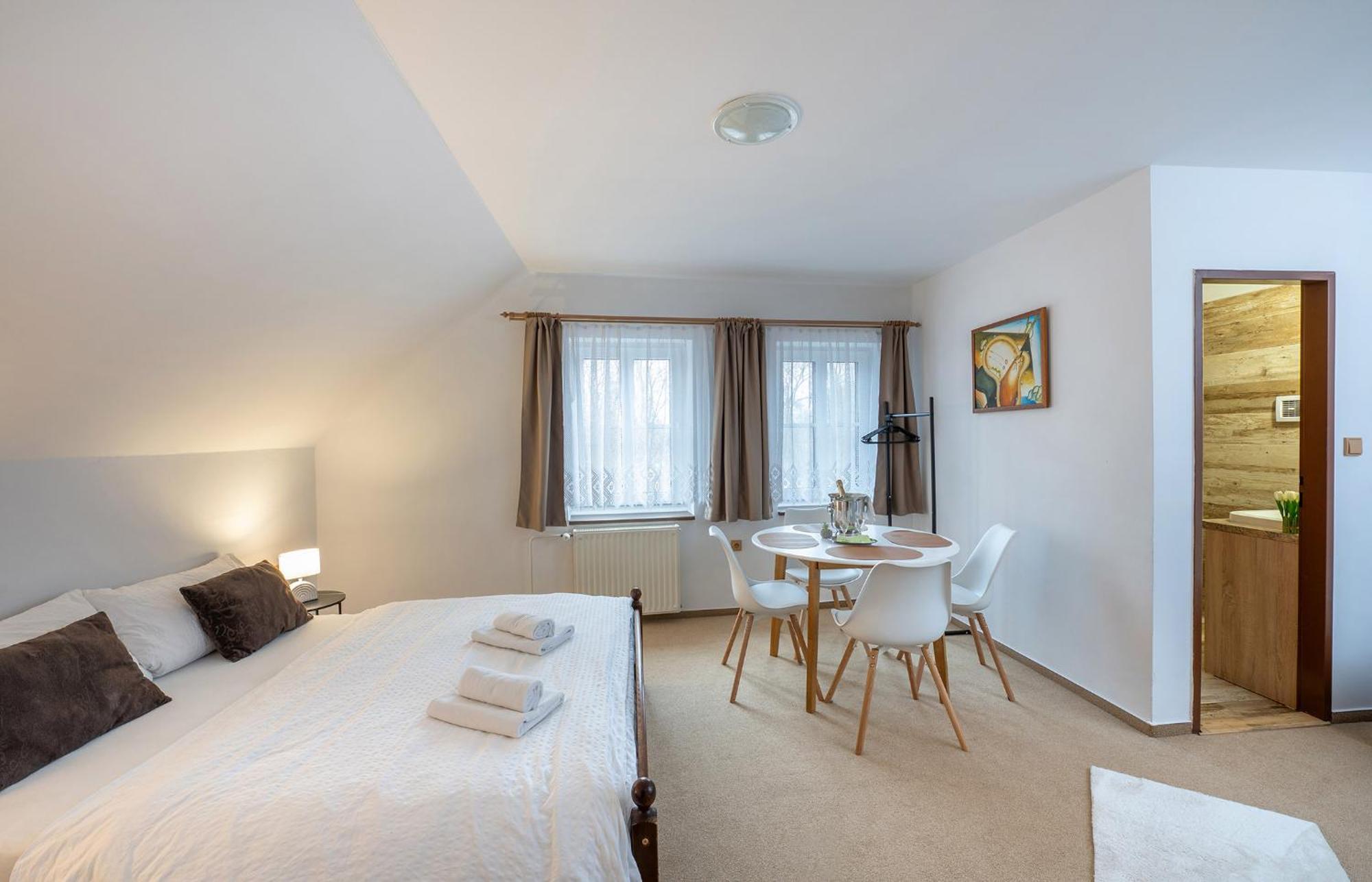 Rodinny Hotel Myslivna Trebon Ngoại thất bức ảnh