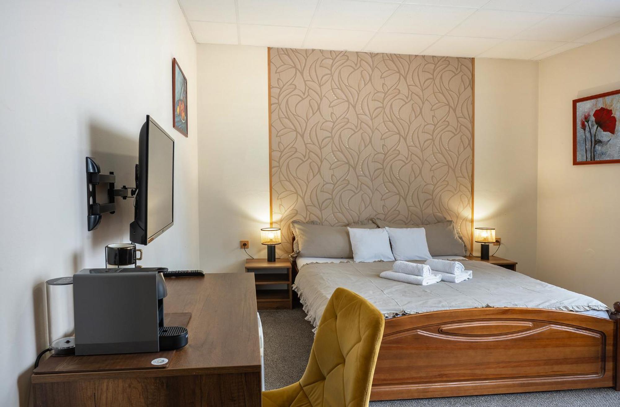 Rodinny Hotel Myslivna Trebon Ngoại thất bức ảnh