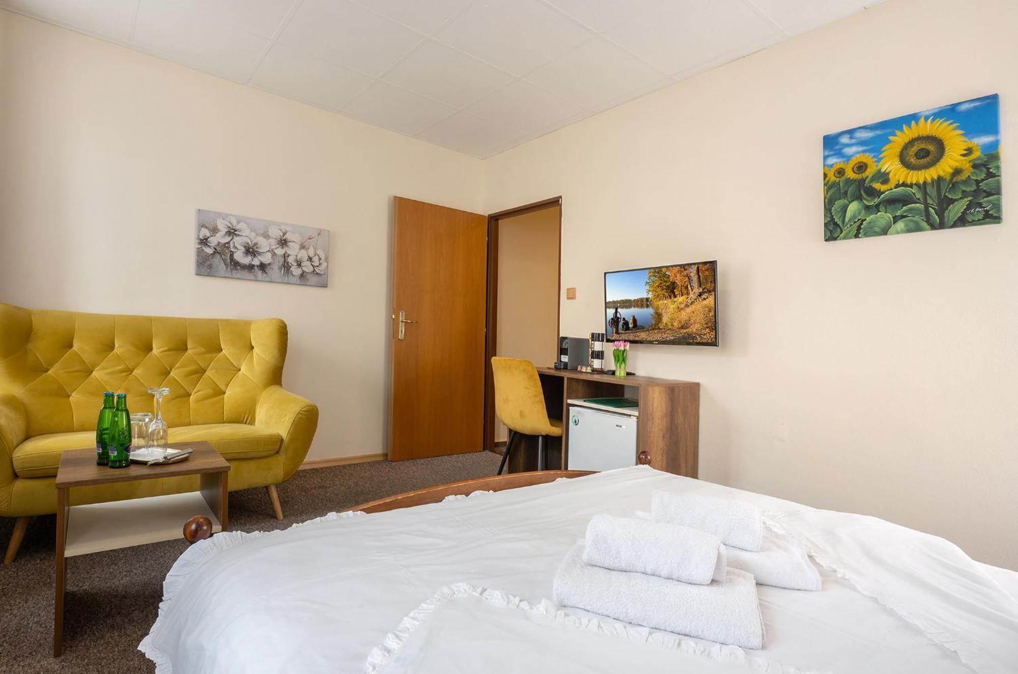 Rodinny Hotel Myslivna Trebon Ngoại thất bức ảnh