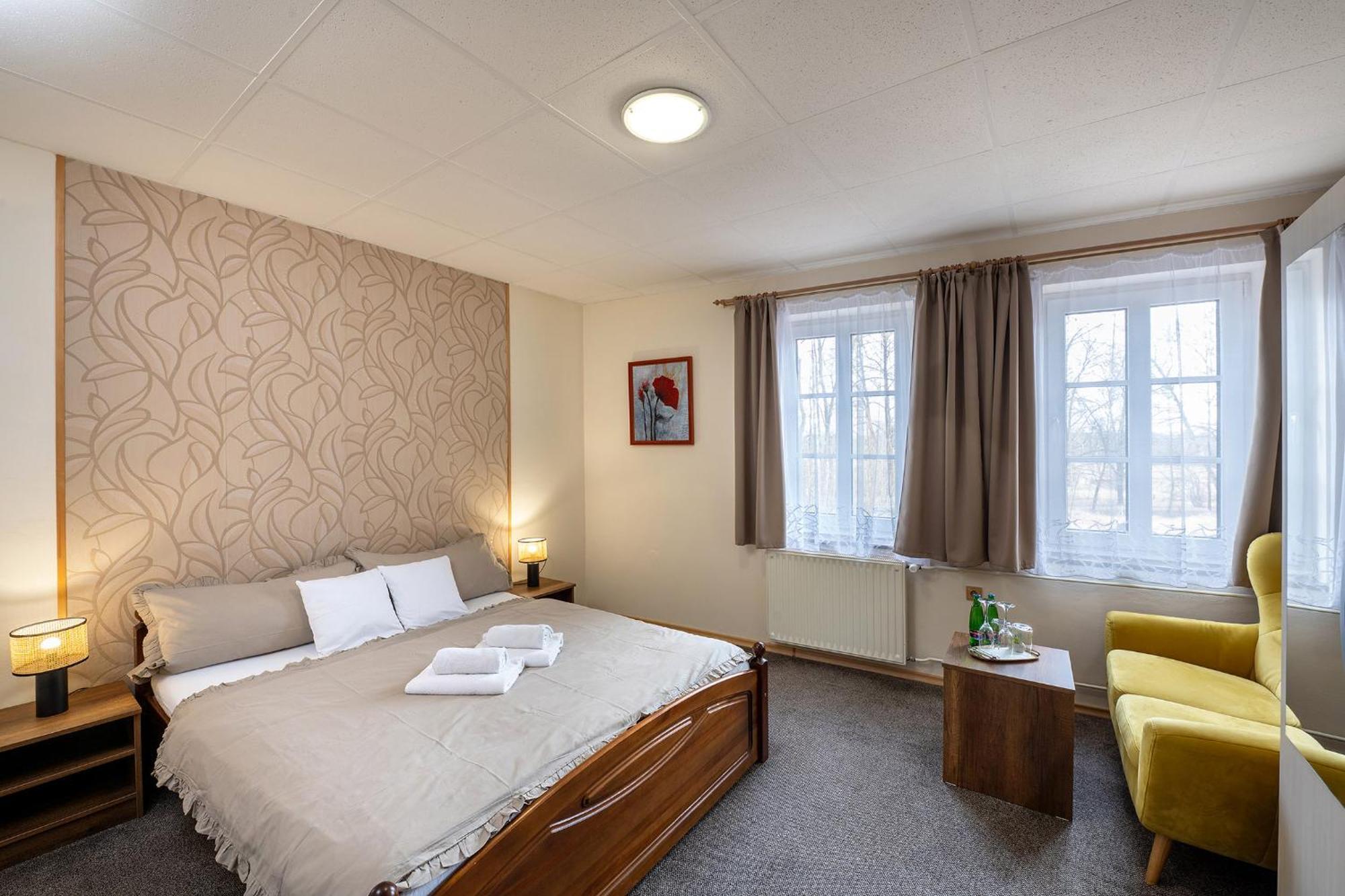 Rodinny Hotel Myslivna Trebon Ngoại thất bức ảnh